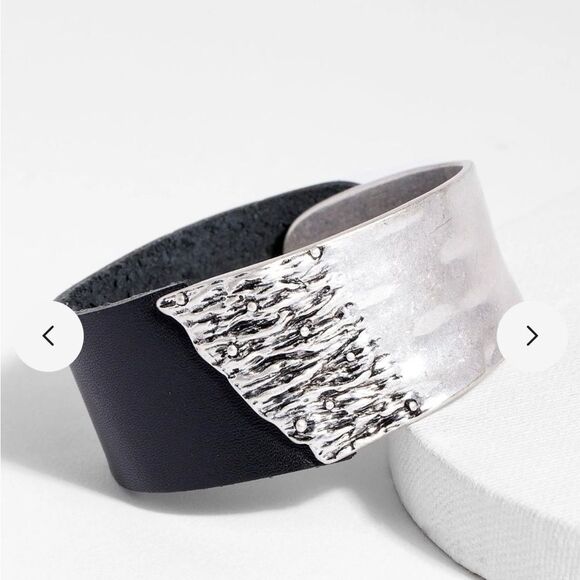 Saachi Style Wild Ways Leather Statement Bracelet NWT Retail 58.00 - Picture 1 of 4